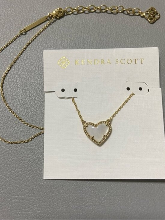 Kendra Scott Jewelry - Kendra Scott Gold Heart Necklace